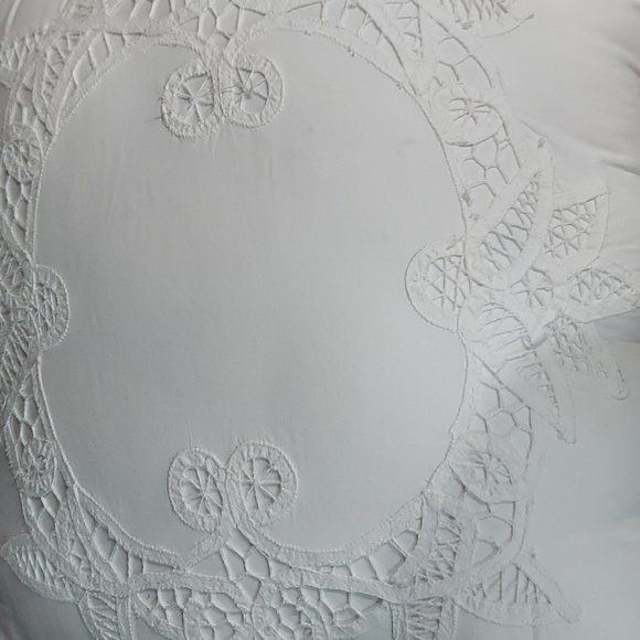 Set of decorative lace pillows (2) 14" x 14" white - Picture 3 of 8
